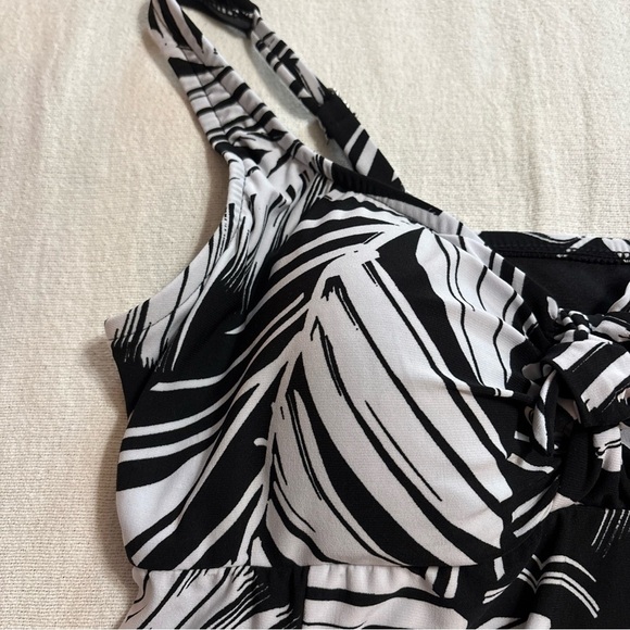 Bal Harbour Swimdress Black/White Tummy Control Bow Front Hip Minimizer Women 16 - Picture 6 of 12